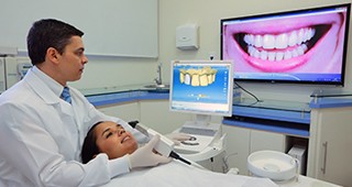 Scanner intra-oral e fresadora computadorizada